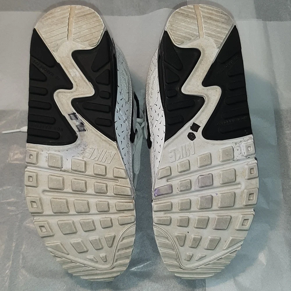 Nike Air Max 90 Retro Sneakers, 7Y = Women 8.5 = Men 7 - Picture 5 of 11